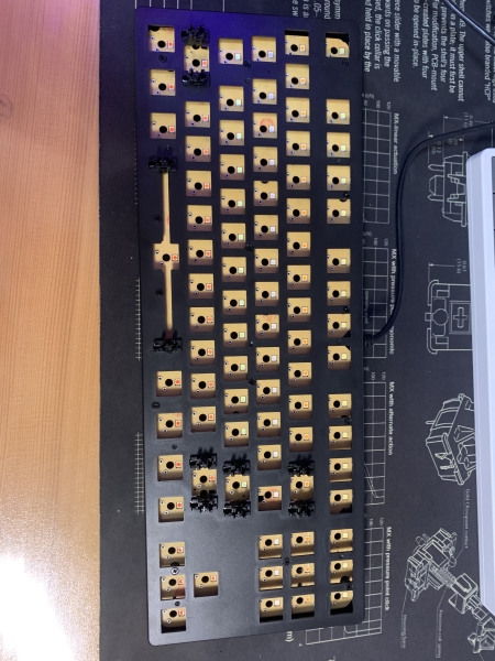 69的入门机械键盘——银雕k400 69的入门机械键盘——银雕k400